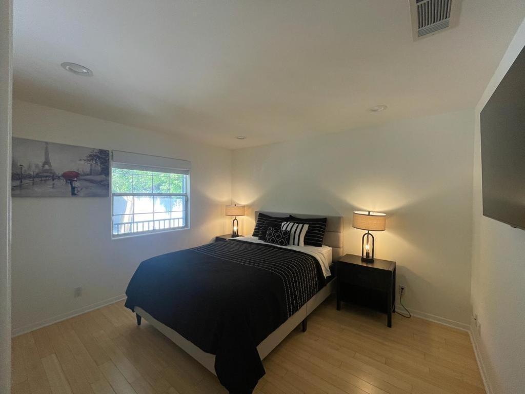Homestay Charming Bright Traditional In Sherman Oaks