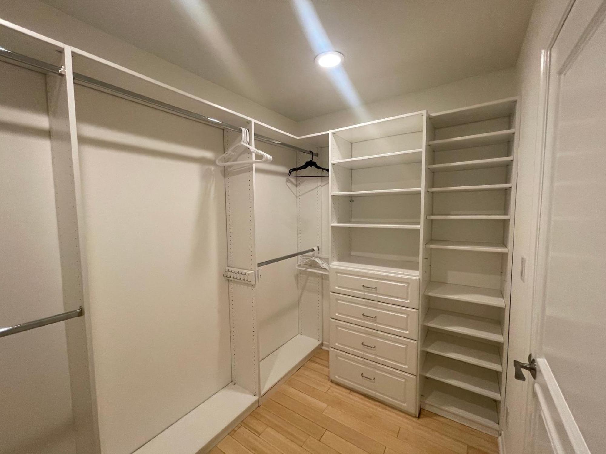 Charming Bright Traditional In Sherman Oaks