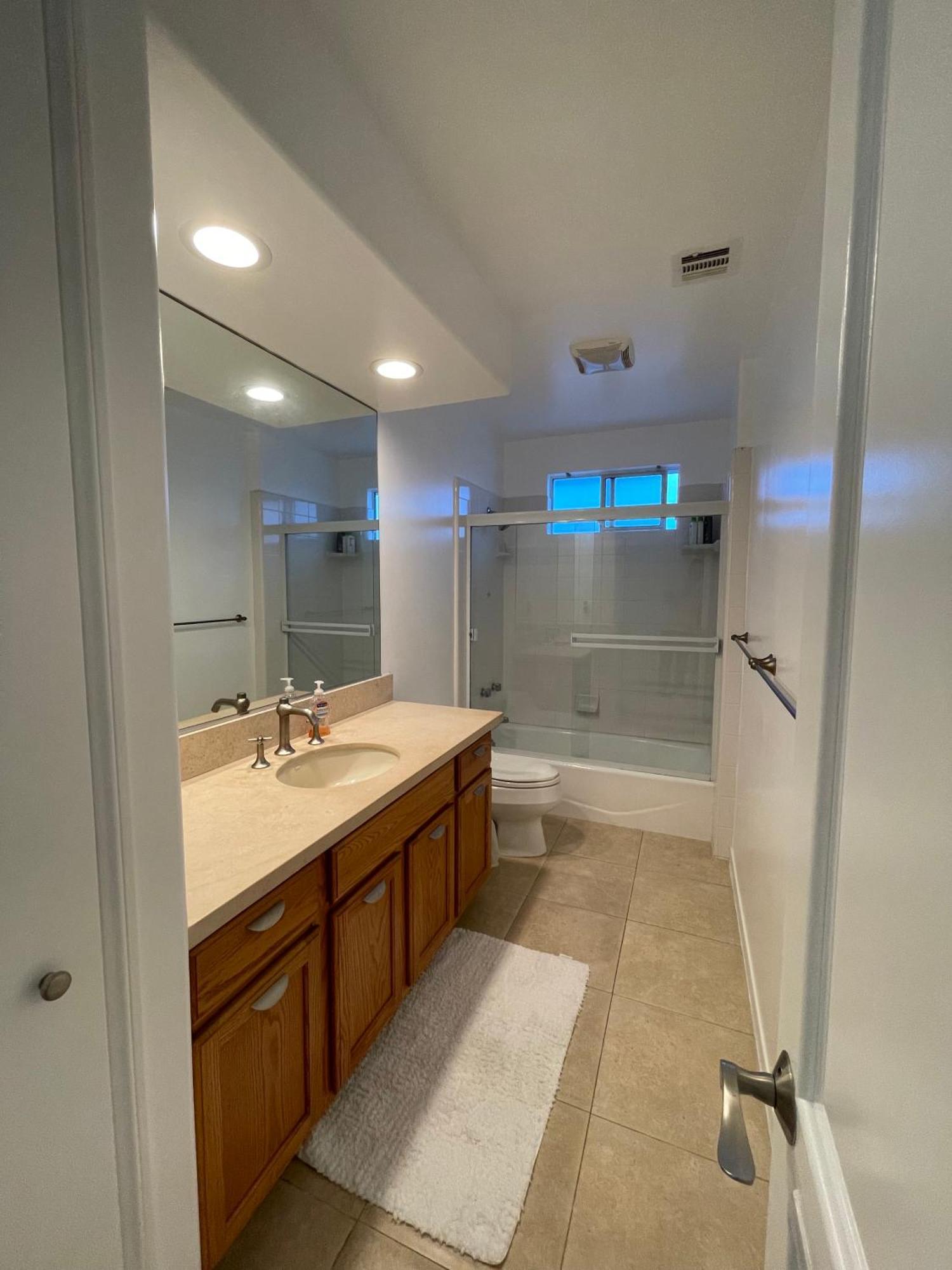 Charming Bright Traditional In Sherman Oaks Homestay *