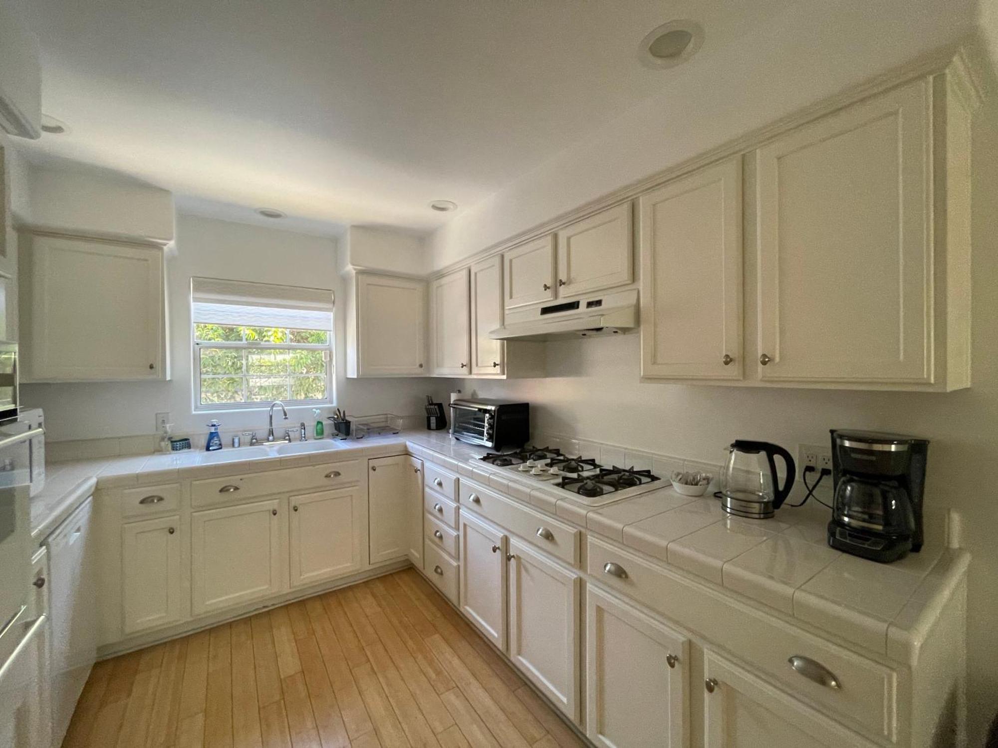 Charming Bright Traditional In Sherman Oaks Séjour chez l'habitant